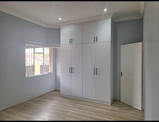 2 BEDROOM PROPERTY TO RENT IN SELECTION PARK